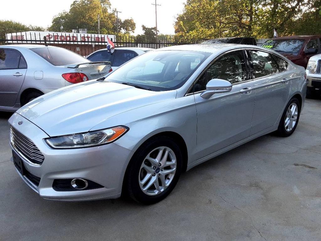 2013 Ford Fusion SE's photo